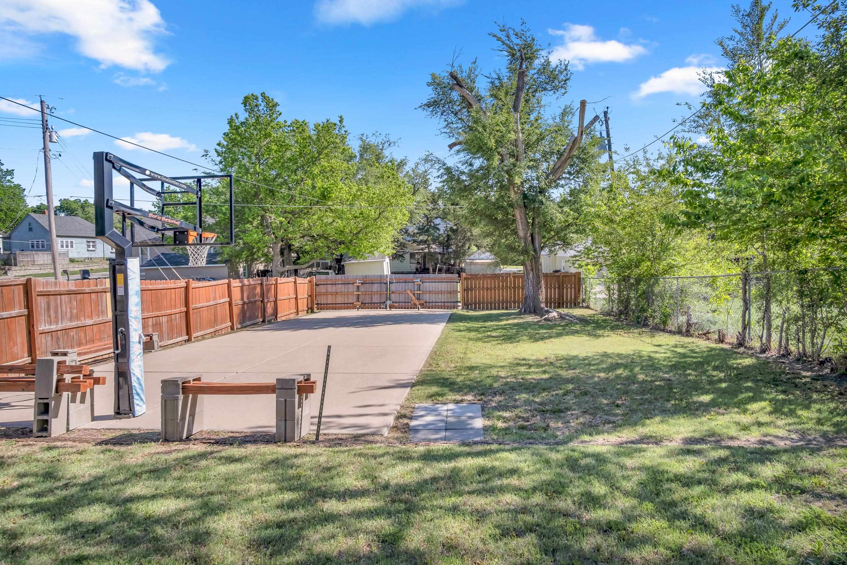 221 E 10th Newton KS 67114