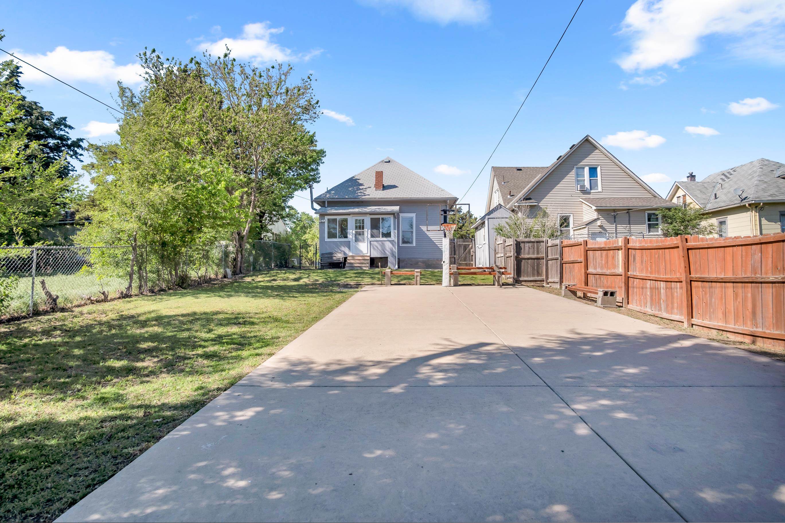 221 E 10th Newton KS 67114