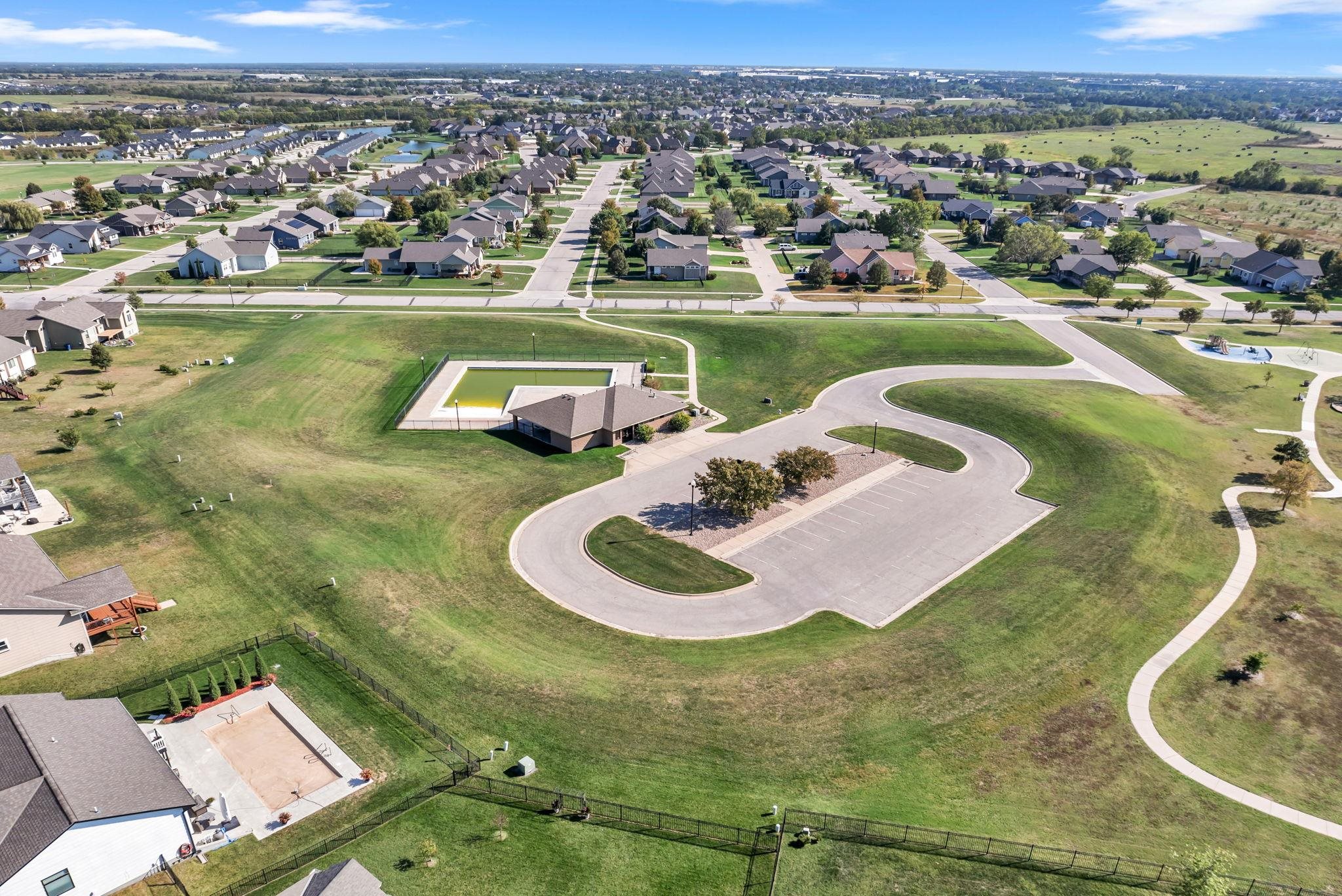 5237 N Cambridge Bel Aire KS 67226