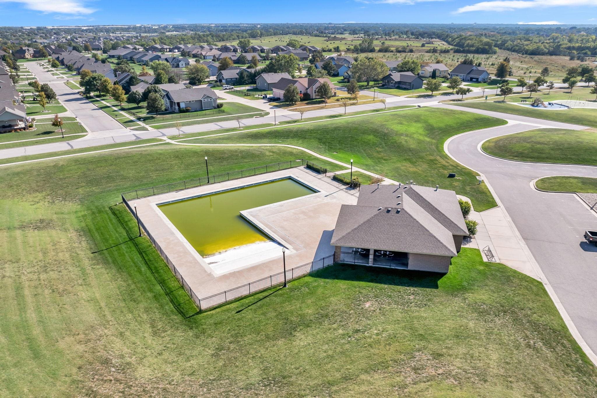 5237 N Cambridge Bel Aire KS 67226