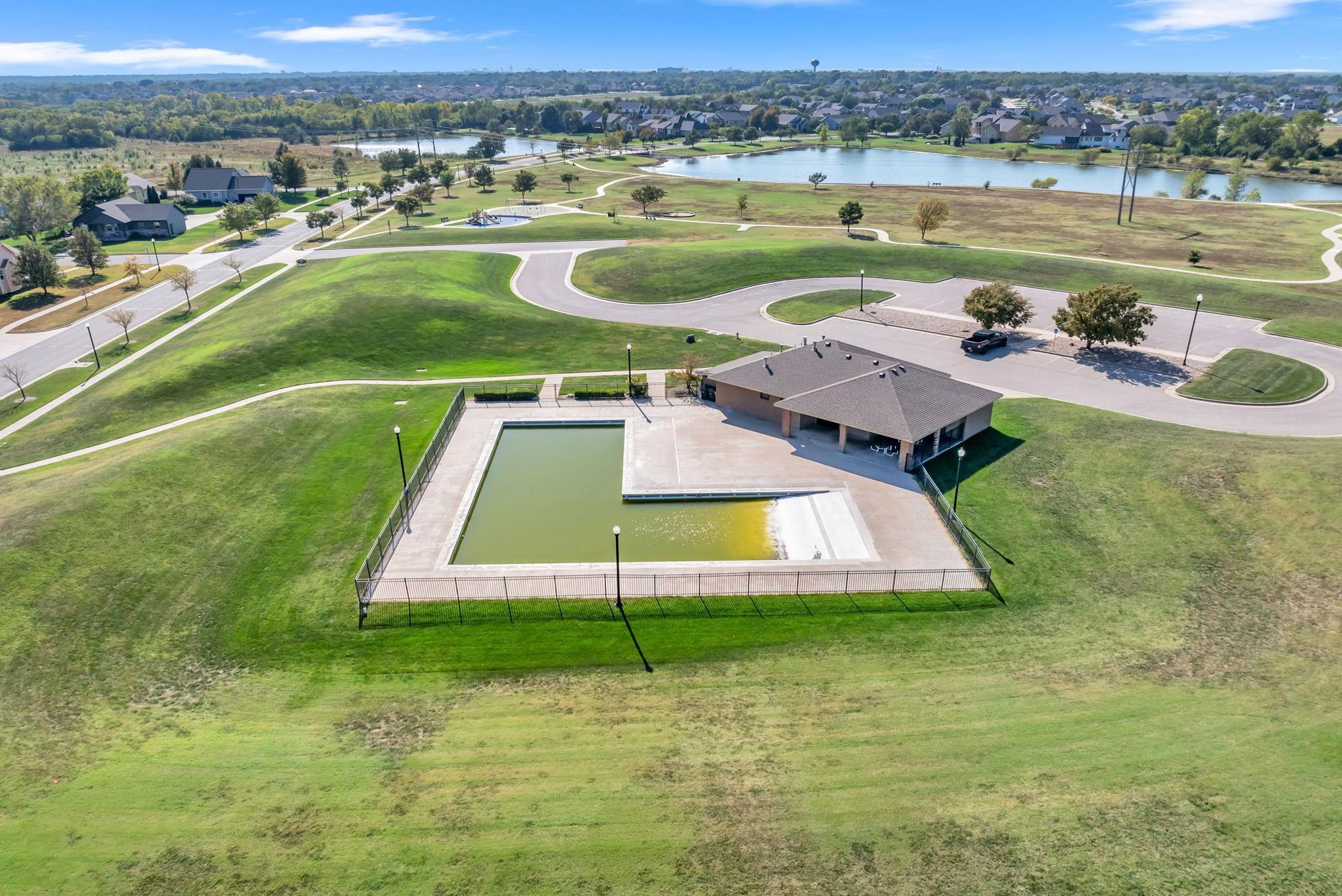 5237 N Cambridge Bel Aire KS 67226