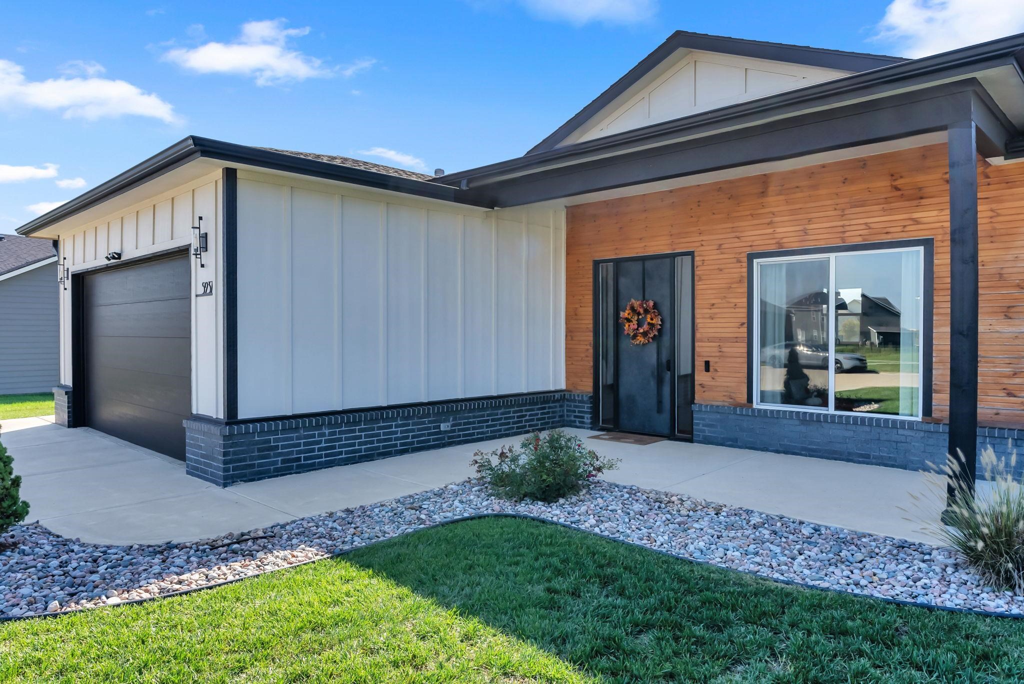 5237 N Cambridge Bel Aire KS 67226