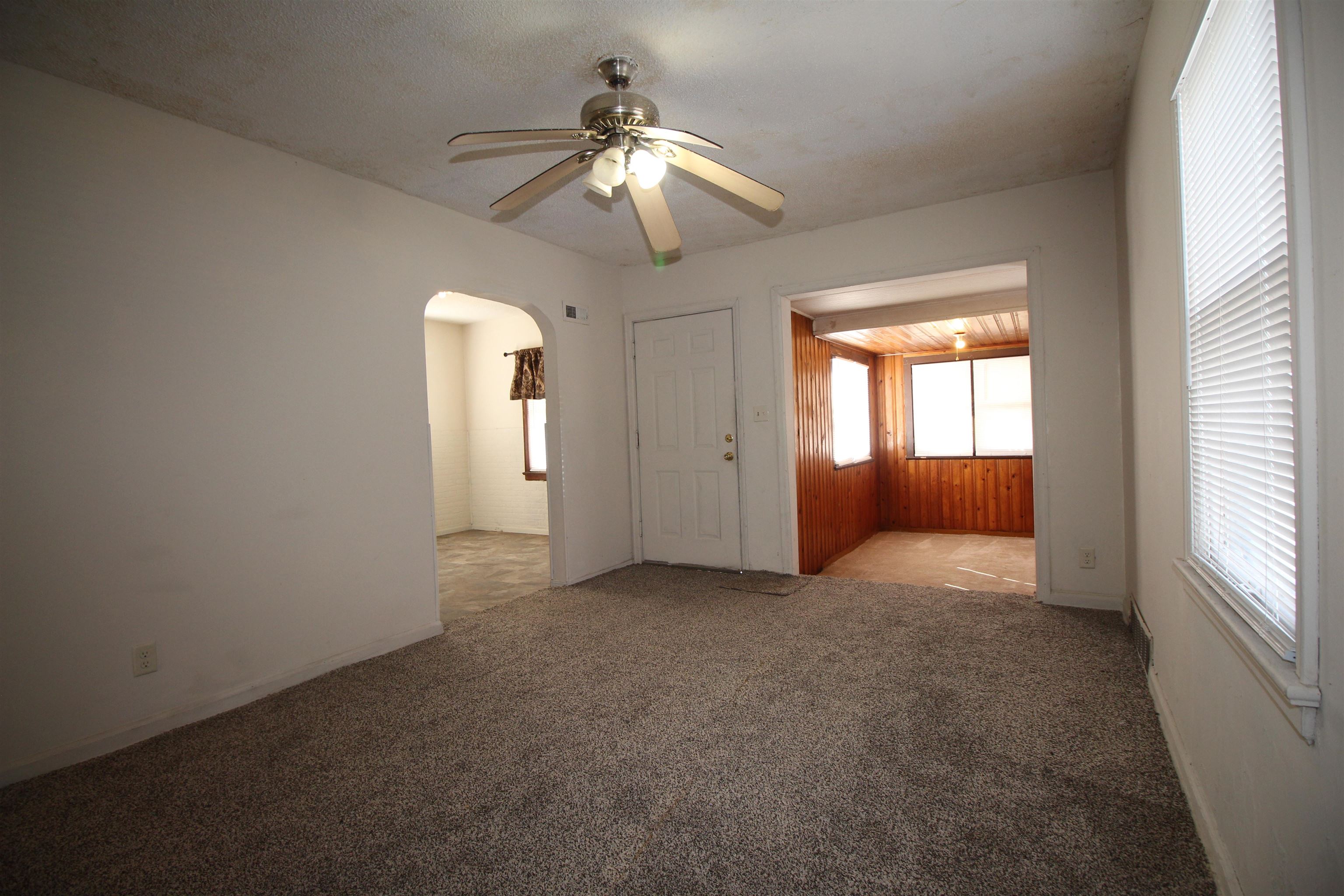 1652 S Washington Avenue Wichita KS 67211-4338