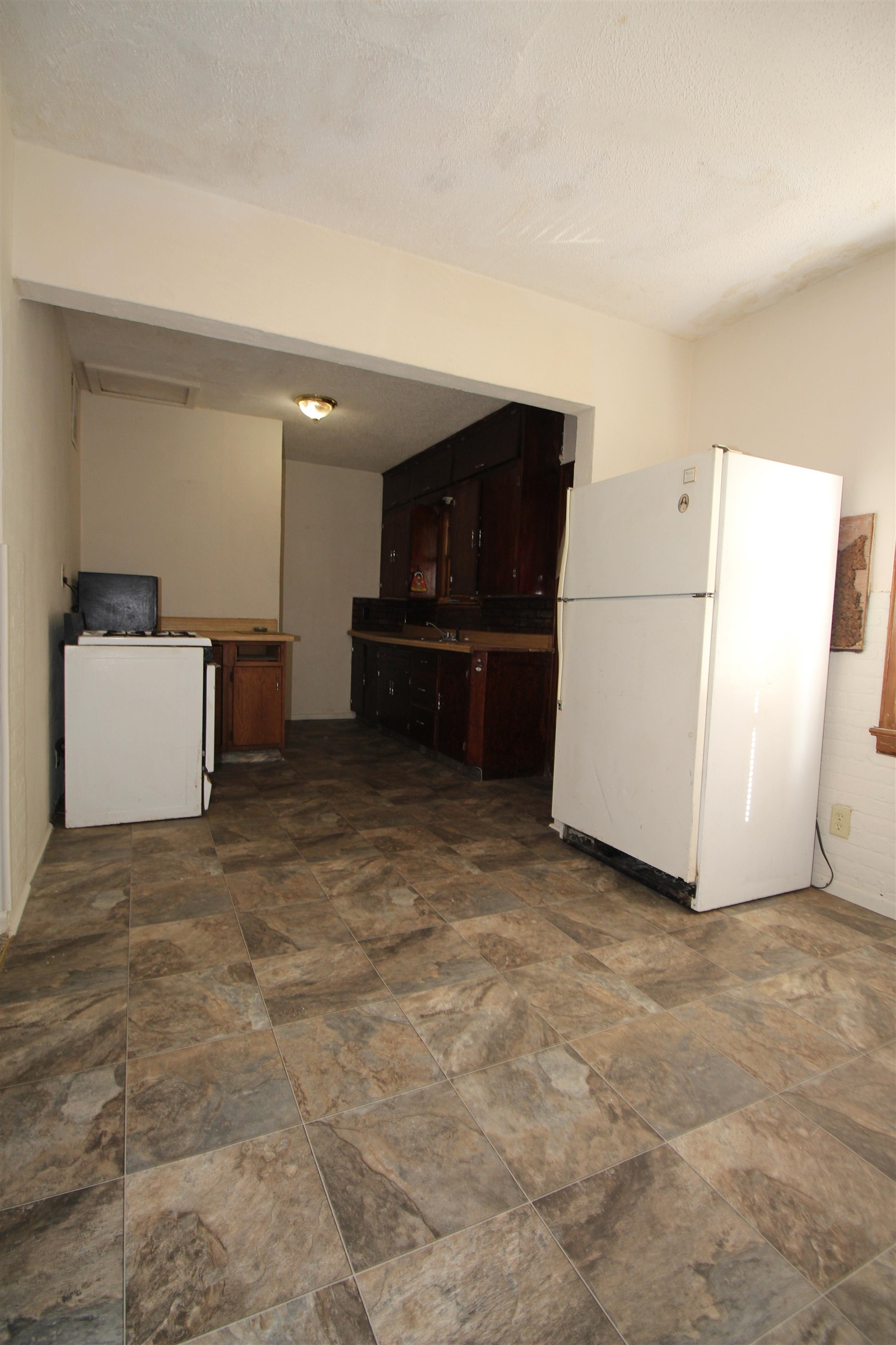 1652 S Washington Avenue Wichita KS 67211-4338