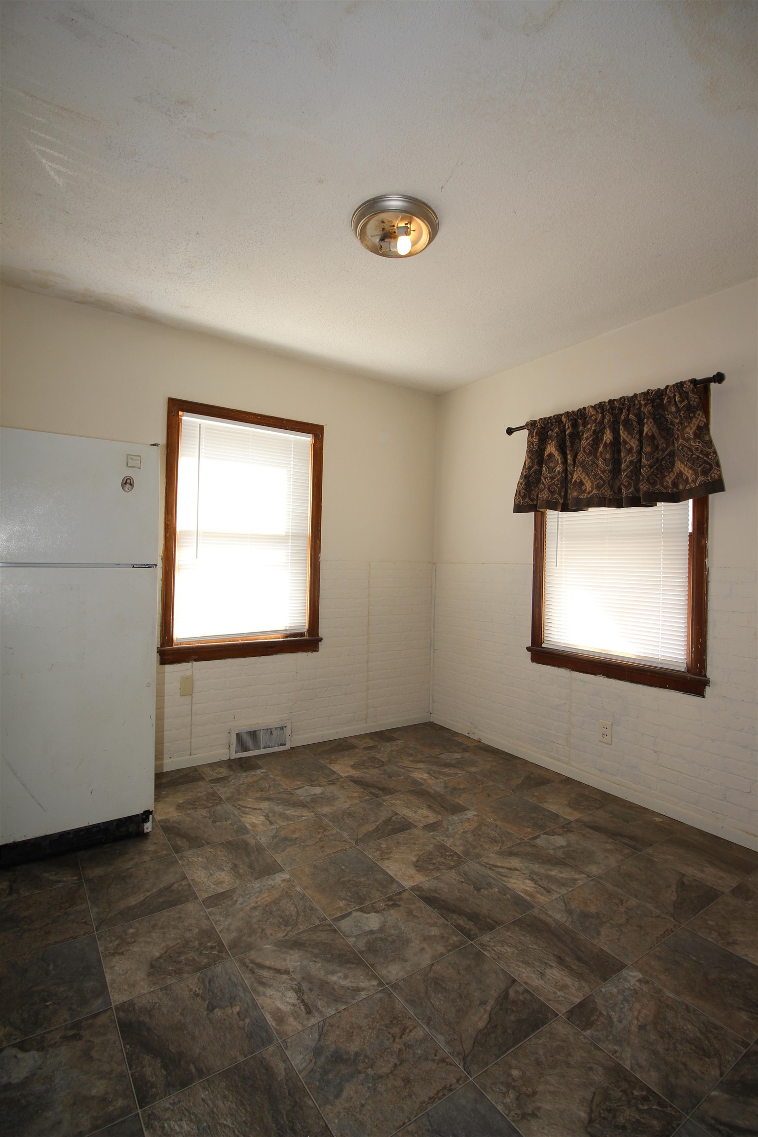 1652 S Washington Avenue Wichita KS 67211-4338