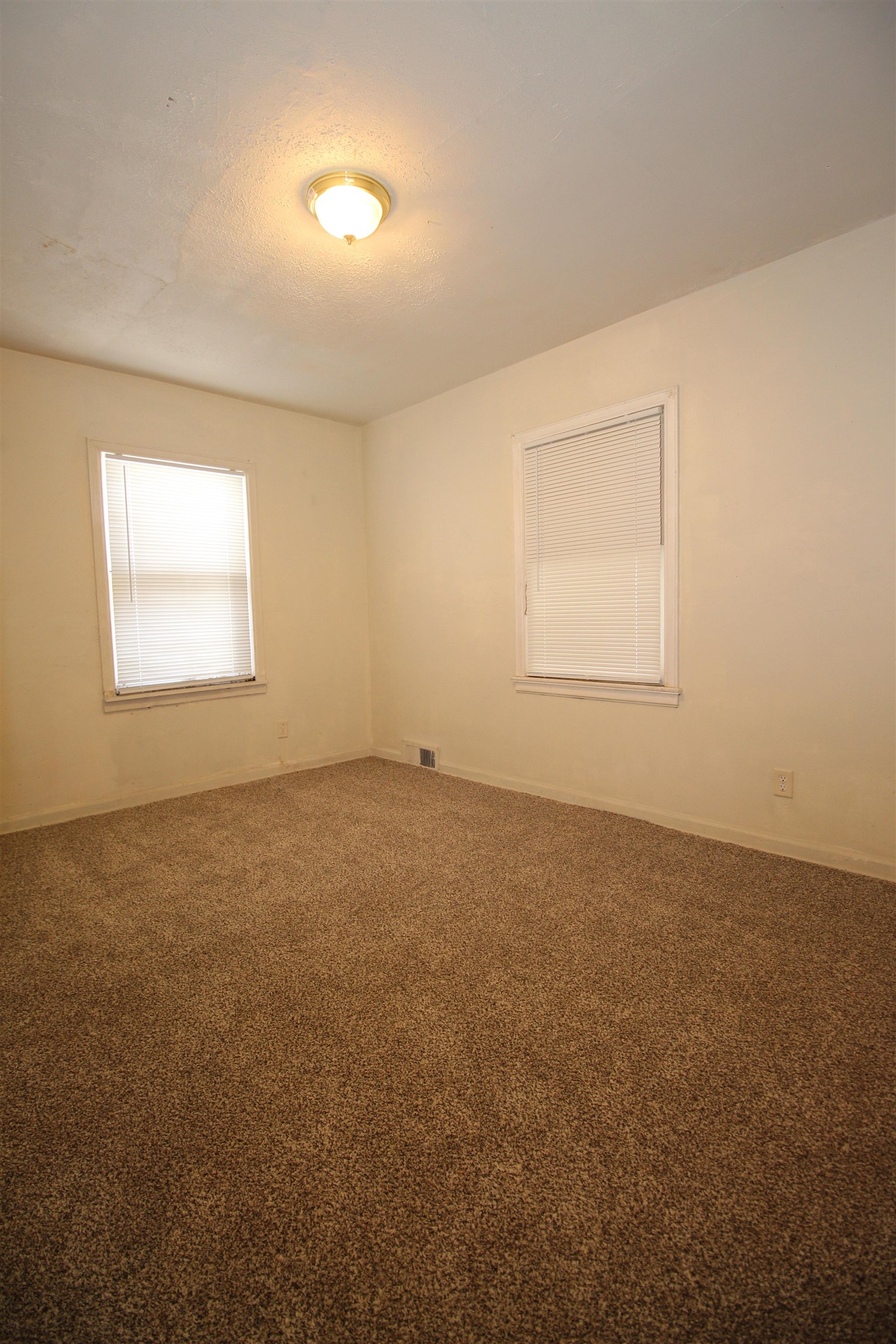 1652 S Washington Avenue Wichita KS 67211-4338