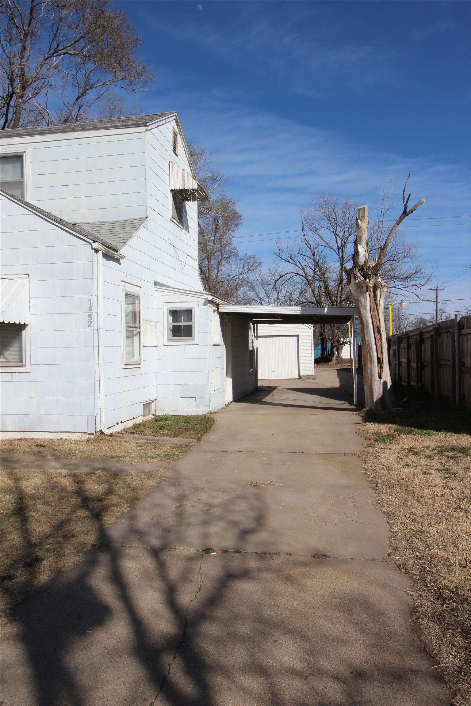 1652 S Washington Avenue Wichita KS 67211-4338