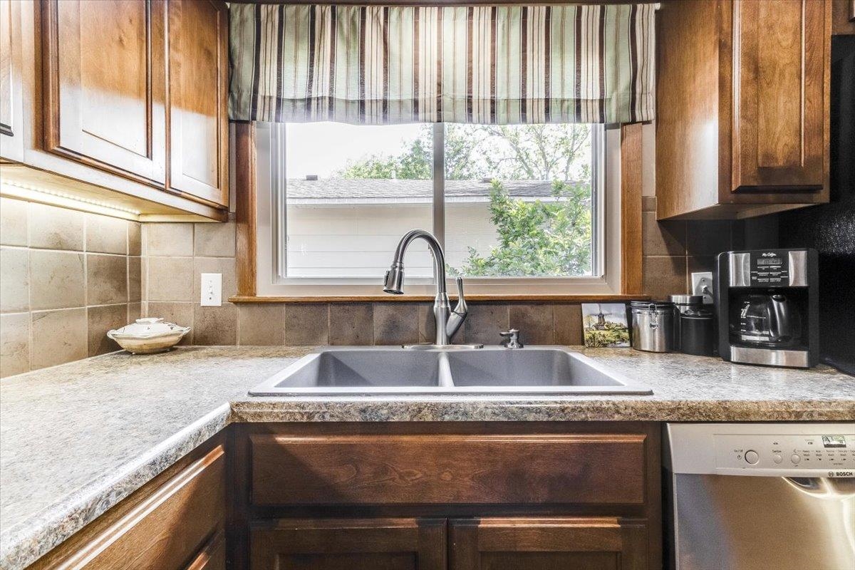 9528 W Shade Wichita KS 67212
