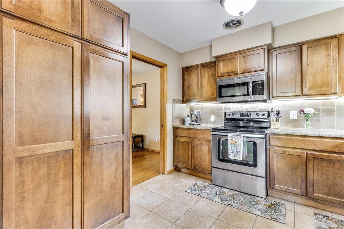 9528 W Shade Wichita KS 67212