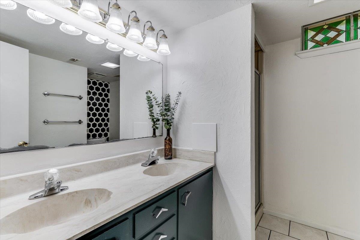 9528 W Shade Wichita KS 67212