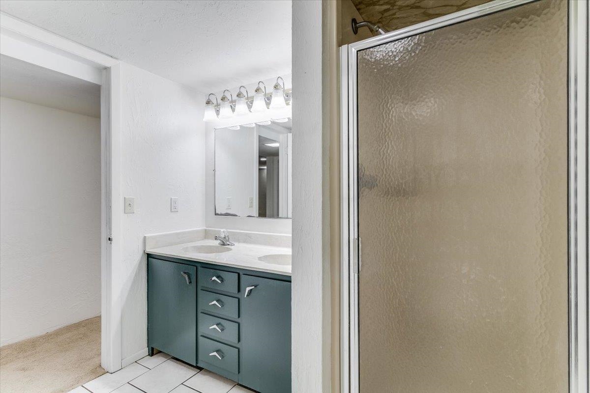 9528 W Shade Wichita KS 67212
