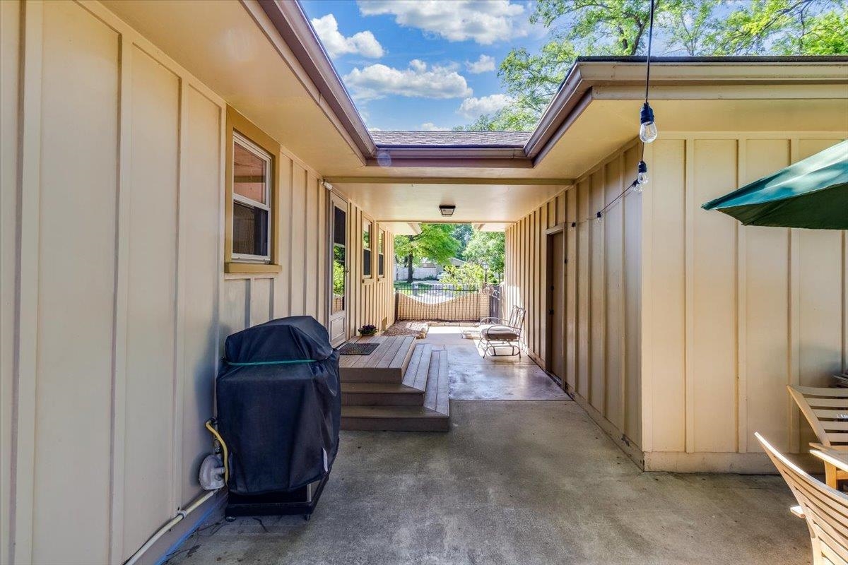 9528 W Shade Wichita KS 67212