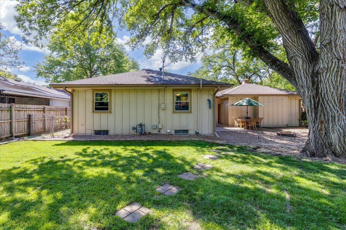 9528 W Shade Wichita KS 67212