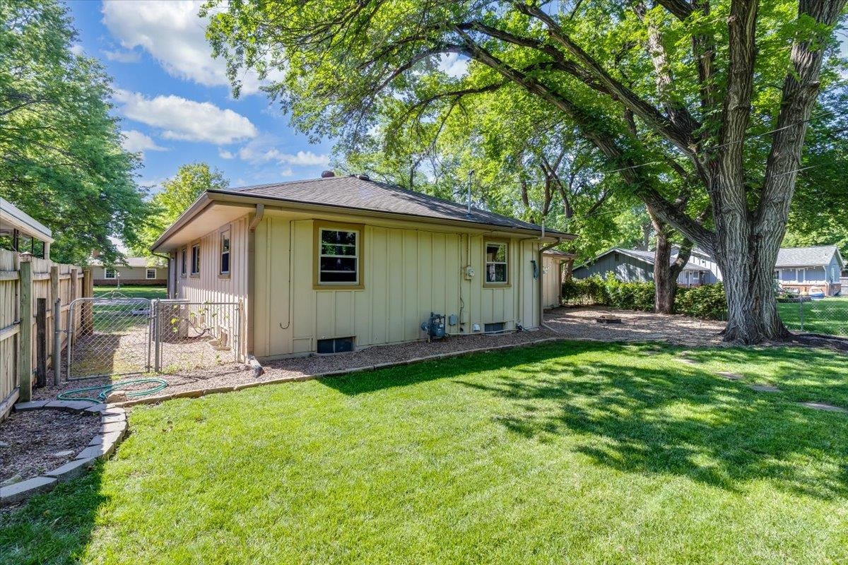 9528 W Shade Wichita KS 67212