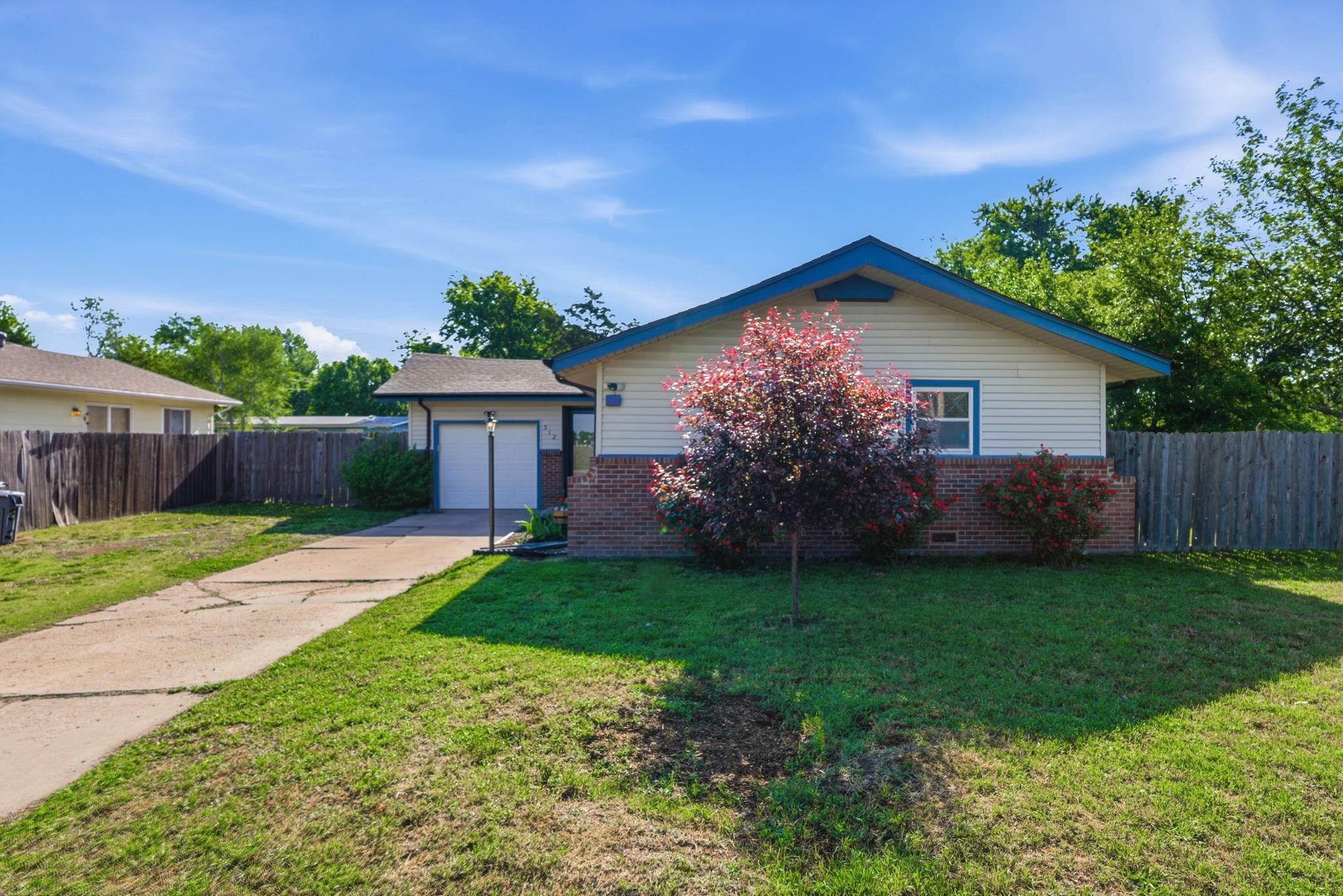 312 N Brownthrush Lane Wichita KS 67212