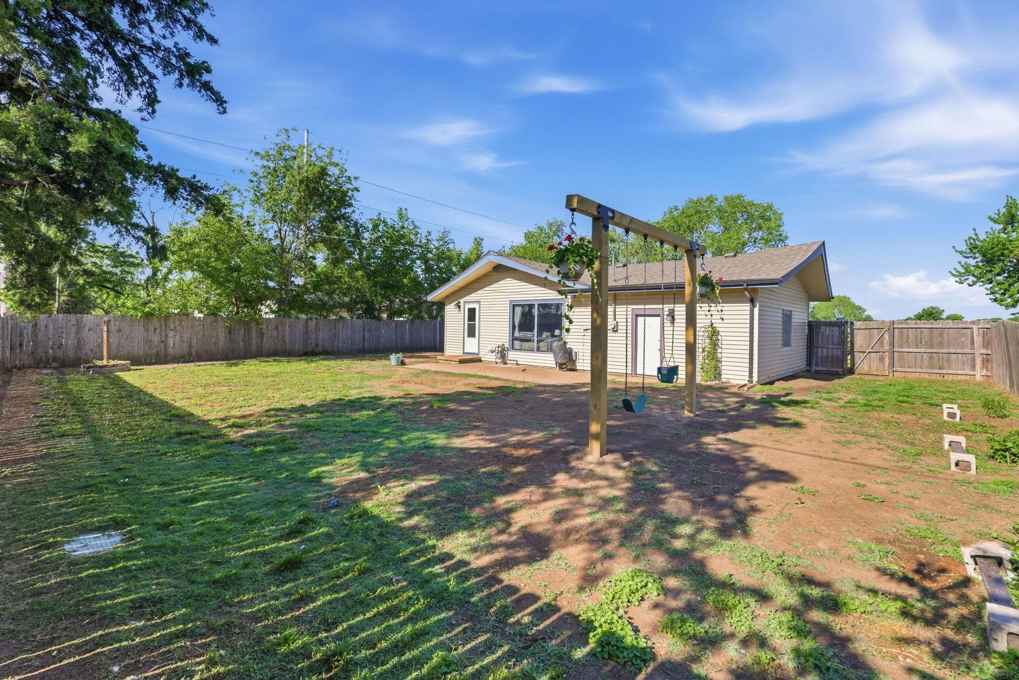 312 N Brownthrush Lane Wichita KS 67212