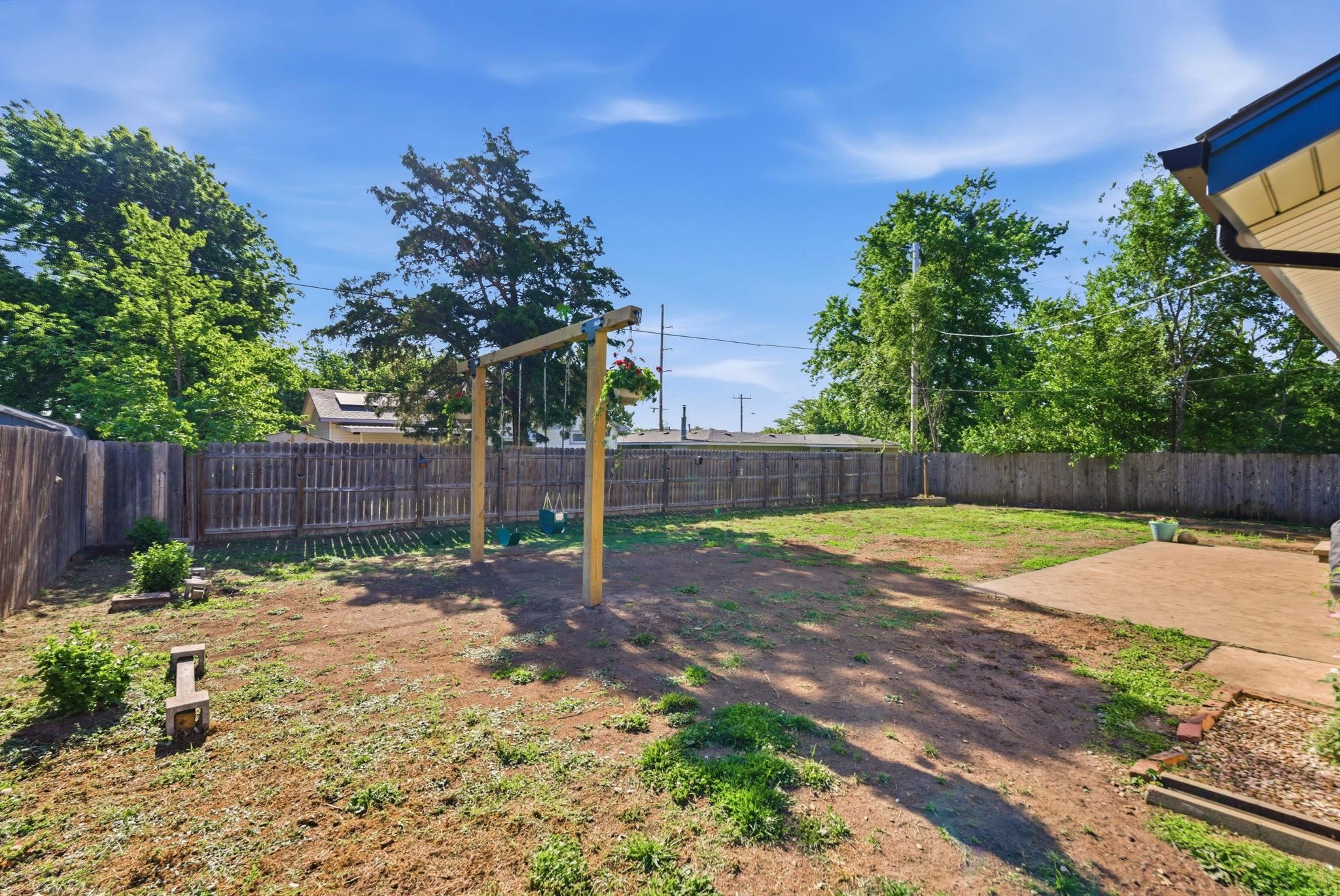 312 N Brownthrush Lane Wichita KS 67212