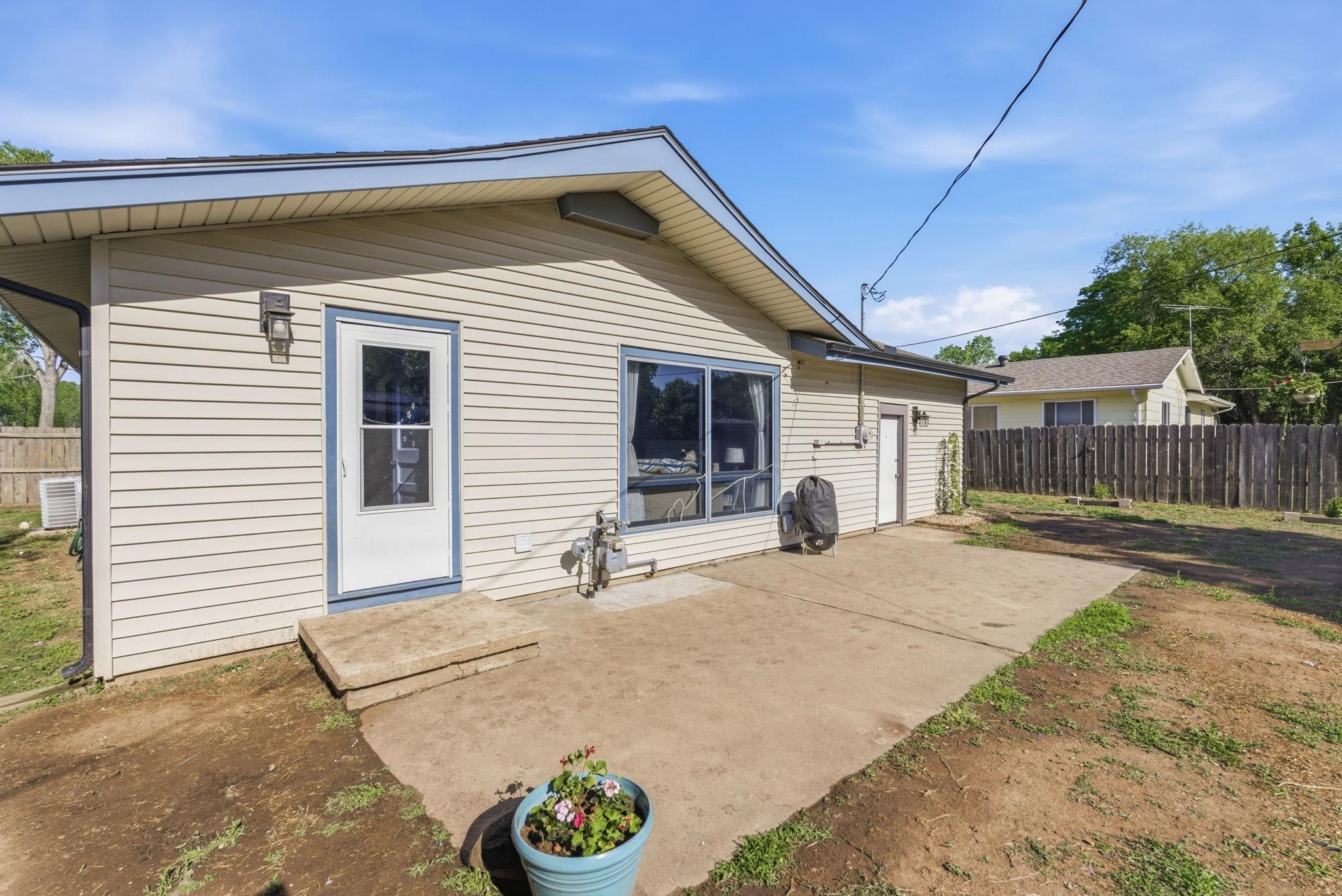 312 N Brownthrush Lane Wichita KS 67212