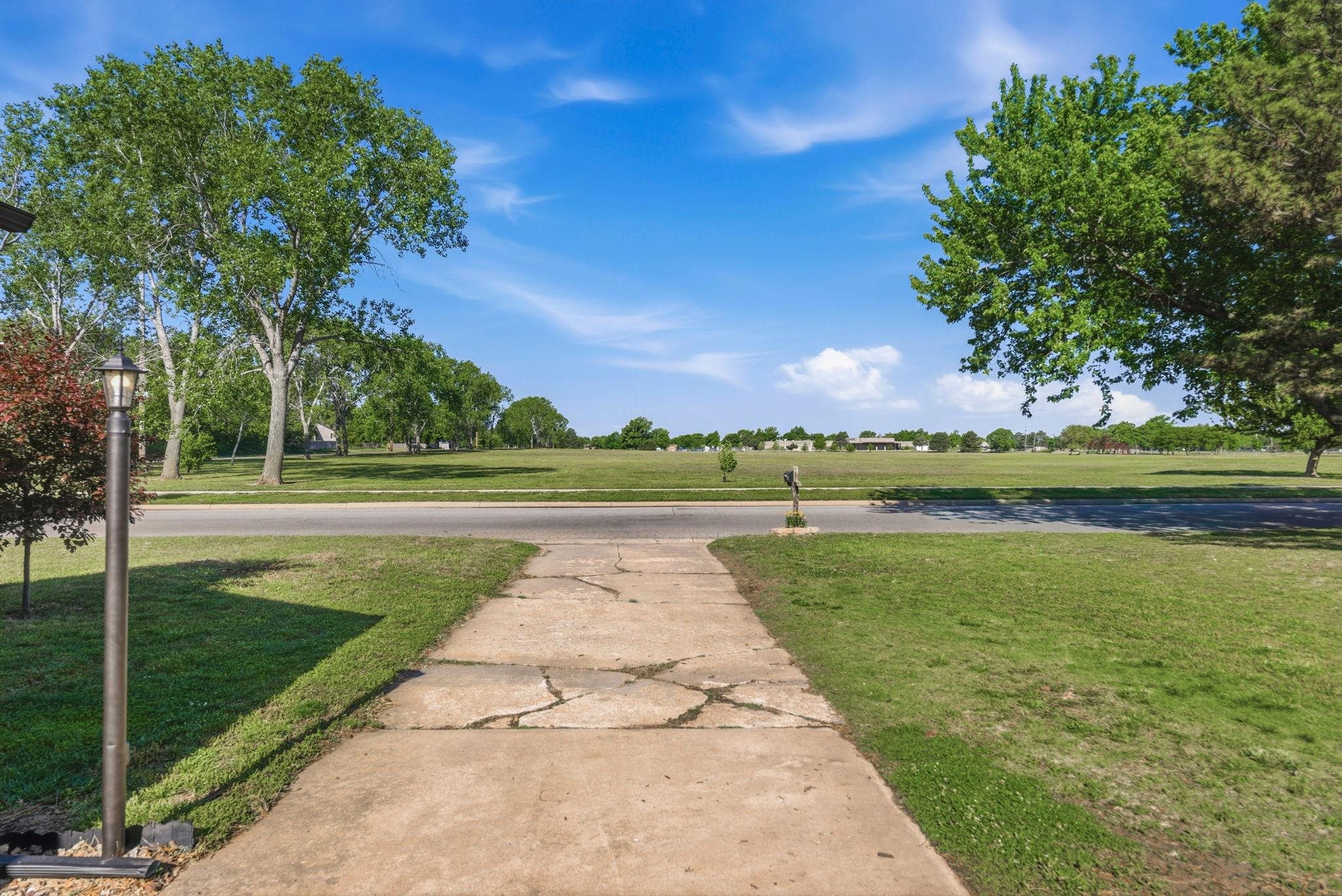 312 N Brownthrush Lane Wichita KS 67212