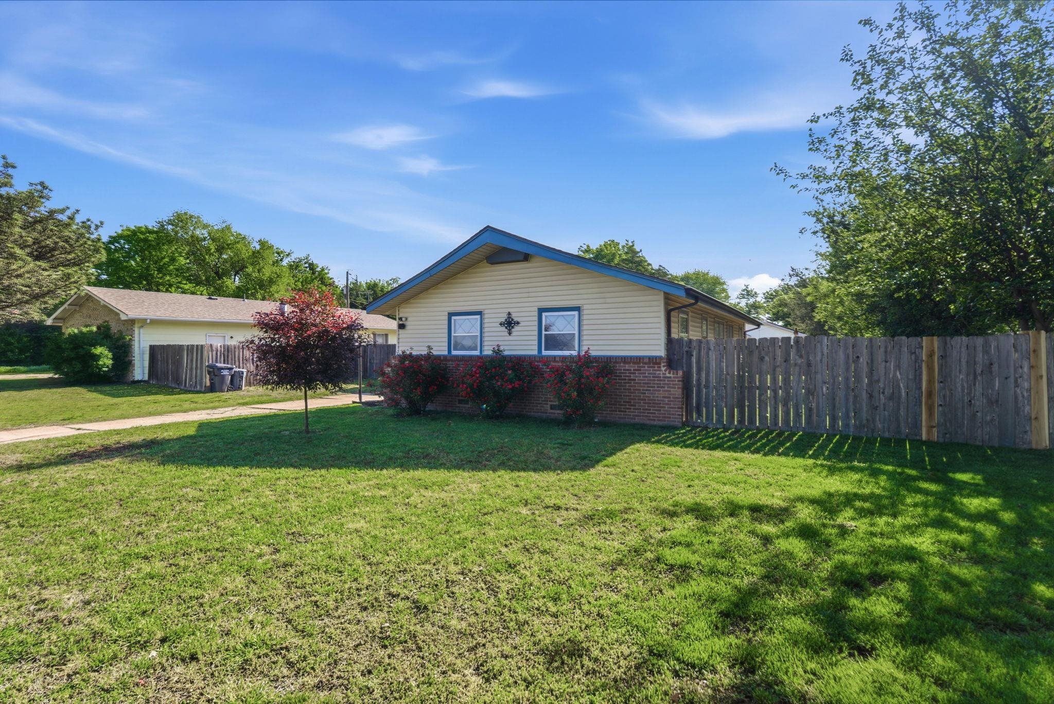 312 N Brownthrush Lane Wichita KS 67212