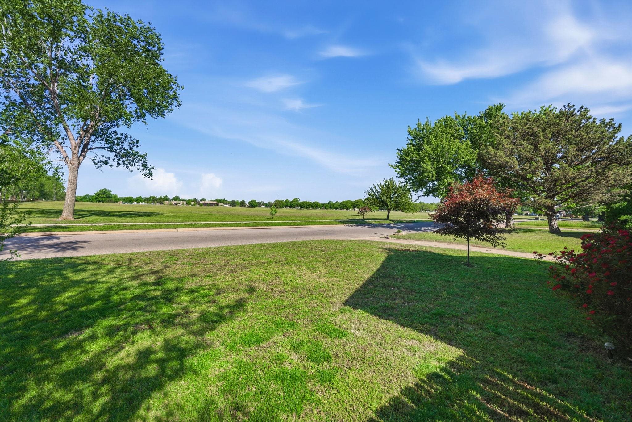 312 N Brownthrush Lane Wichita KS 67212