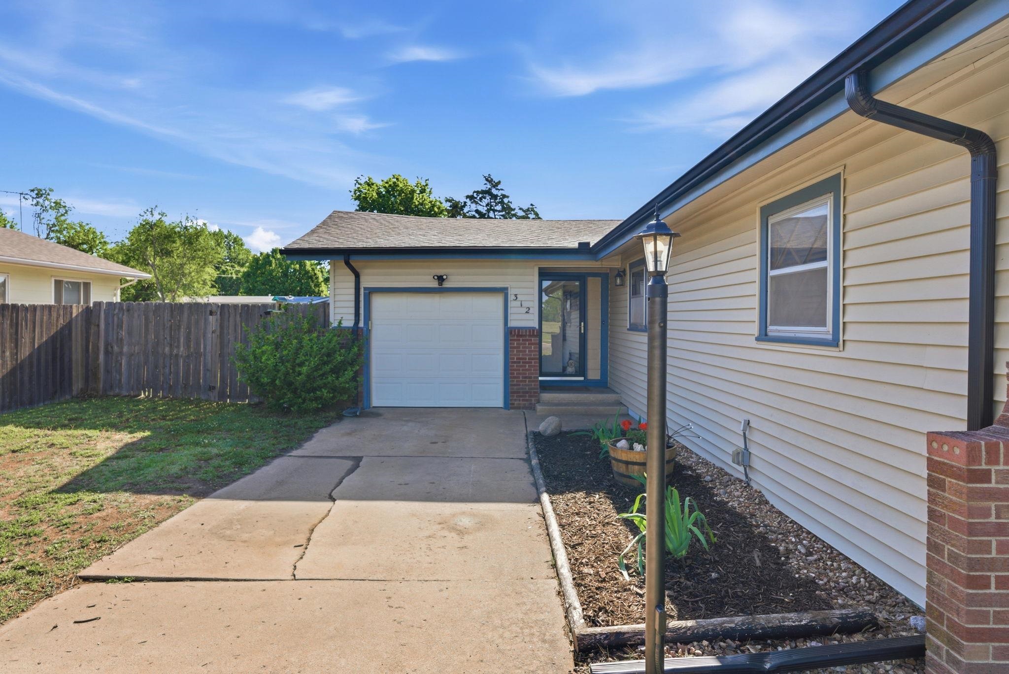 312 N Brownthrush Lane Wichita KS 67212