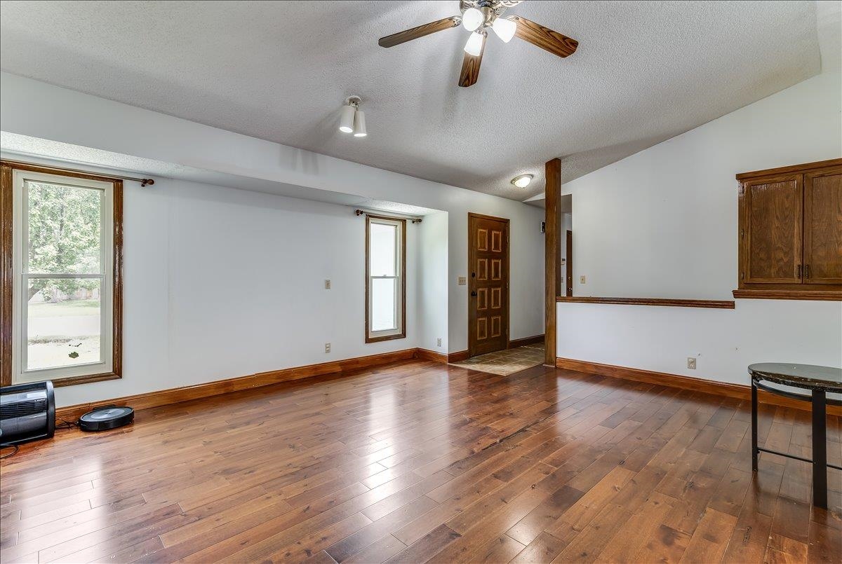 2007 N Wood Wichita KS 67212