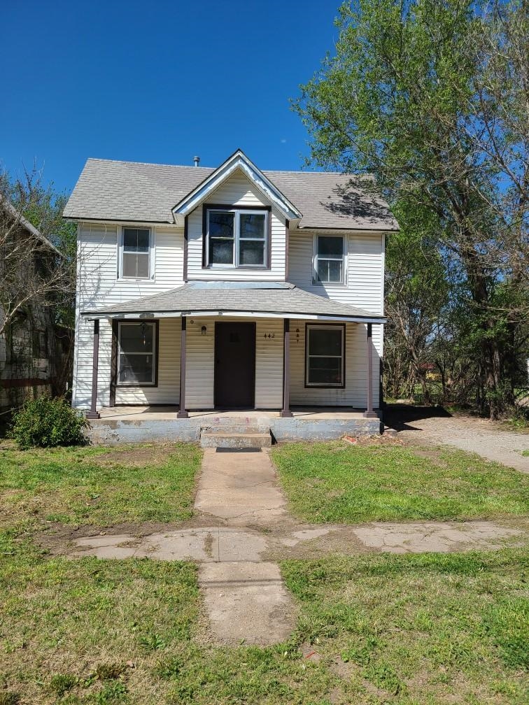 442 W 8th Avenue Winfield KS 67156
