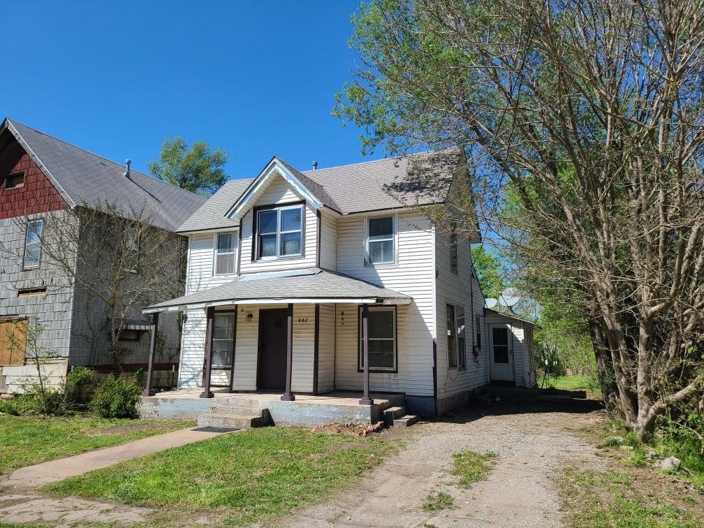 442 W 8th Avenue Winfield KS 67156