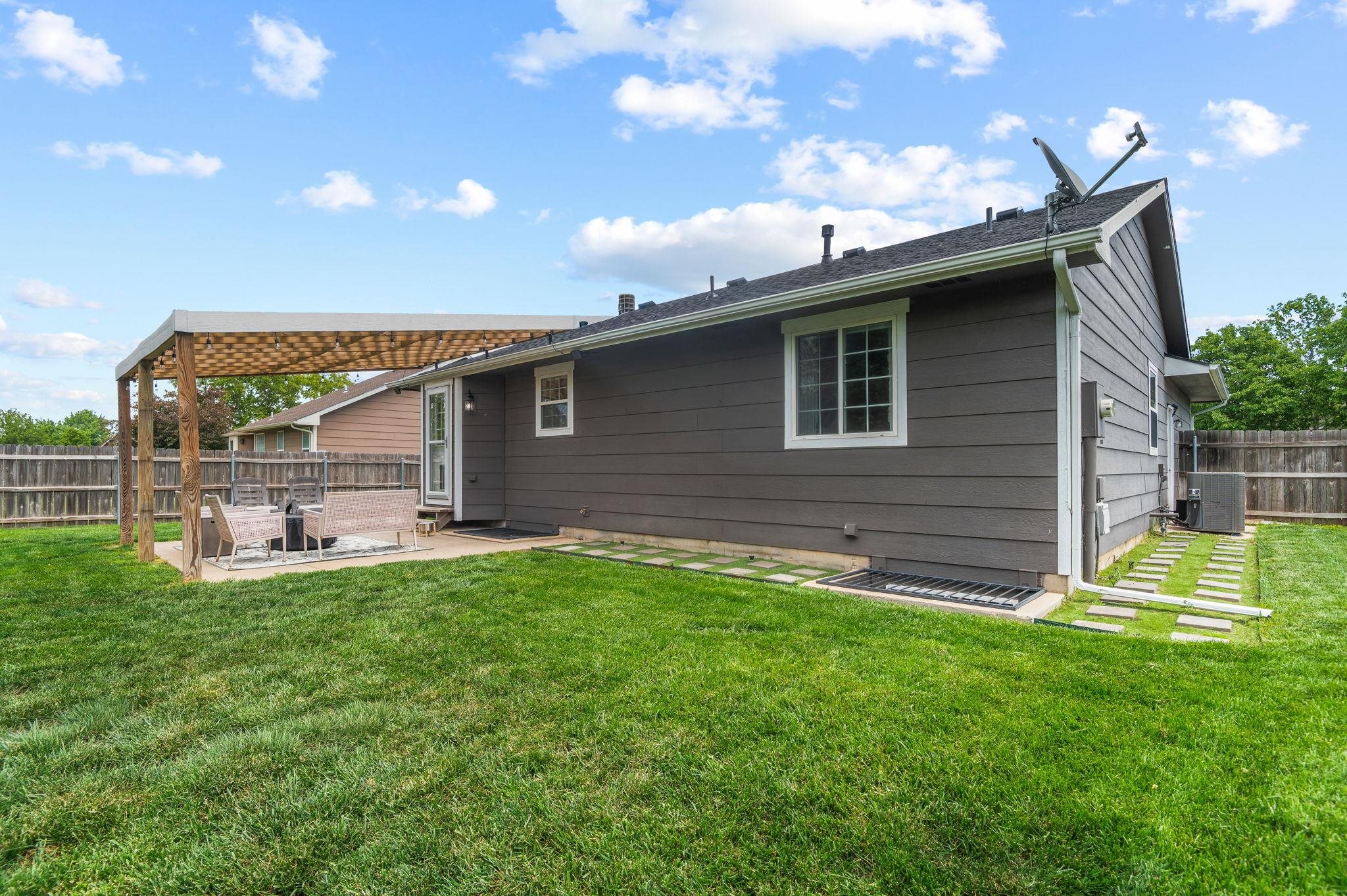 2427 N Parkdale Wichita KS 67205