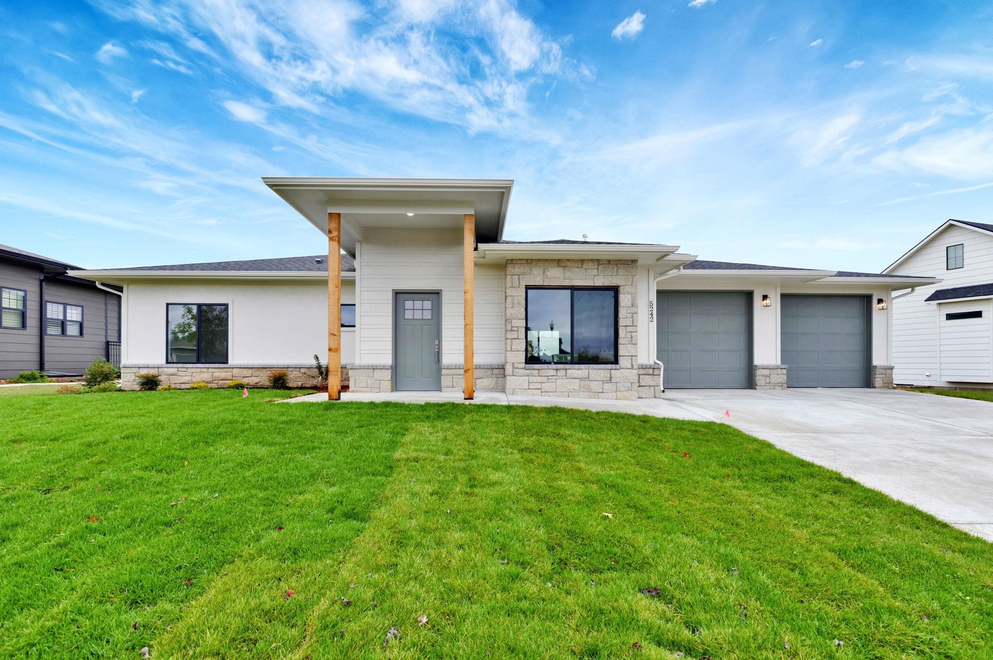 5242 N Colonial Avenue Bel Aire KS 67226