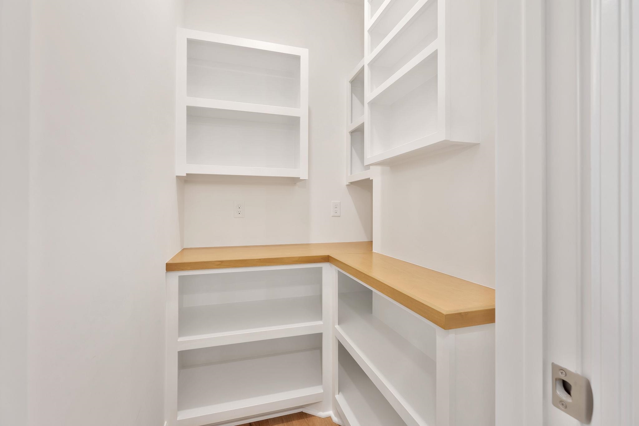 5242 N Colonial Avenue Bel Aire KS 67226