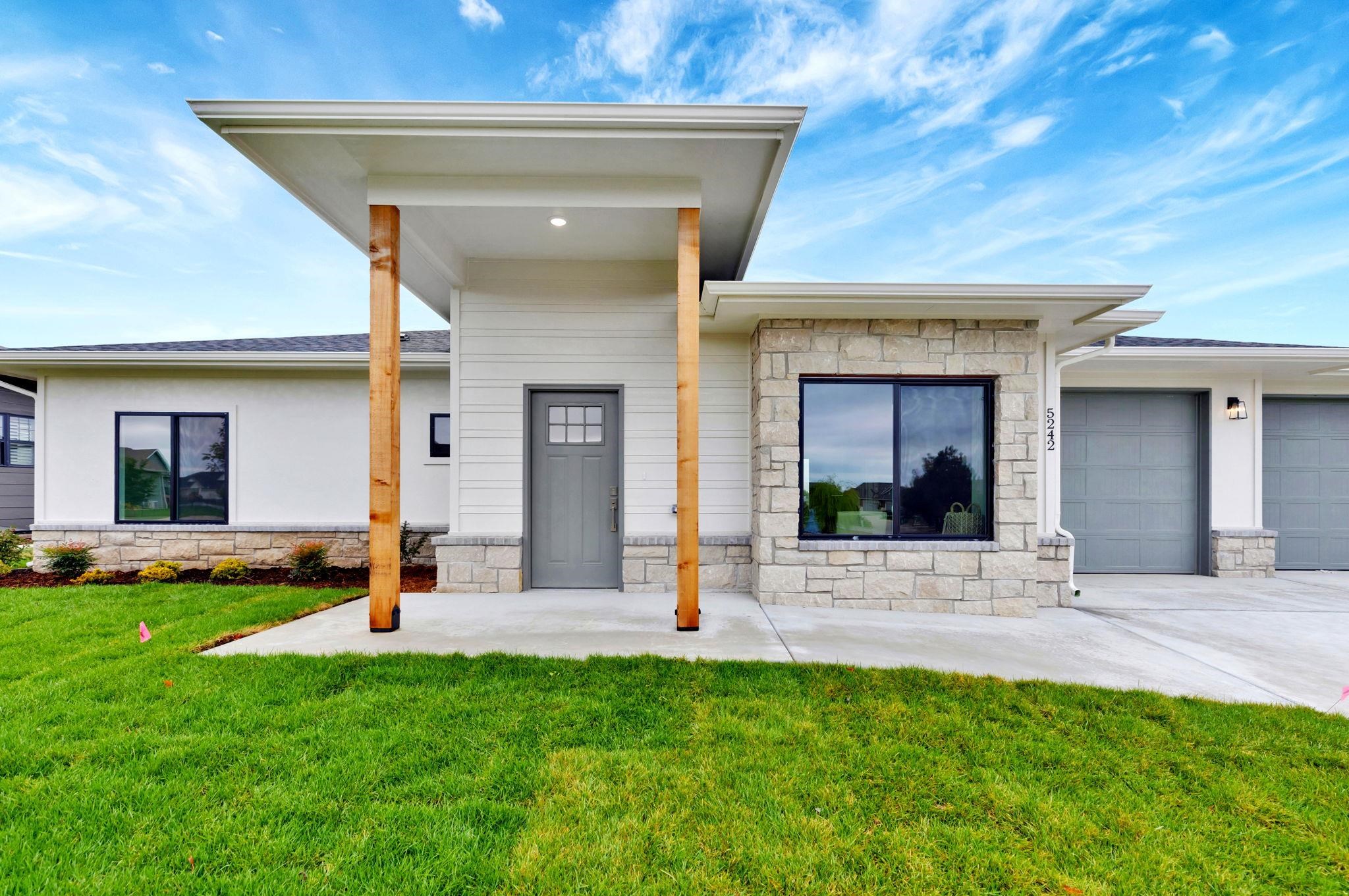 5242 N Colonial Avenue Bel Aire KS 67226