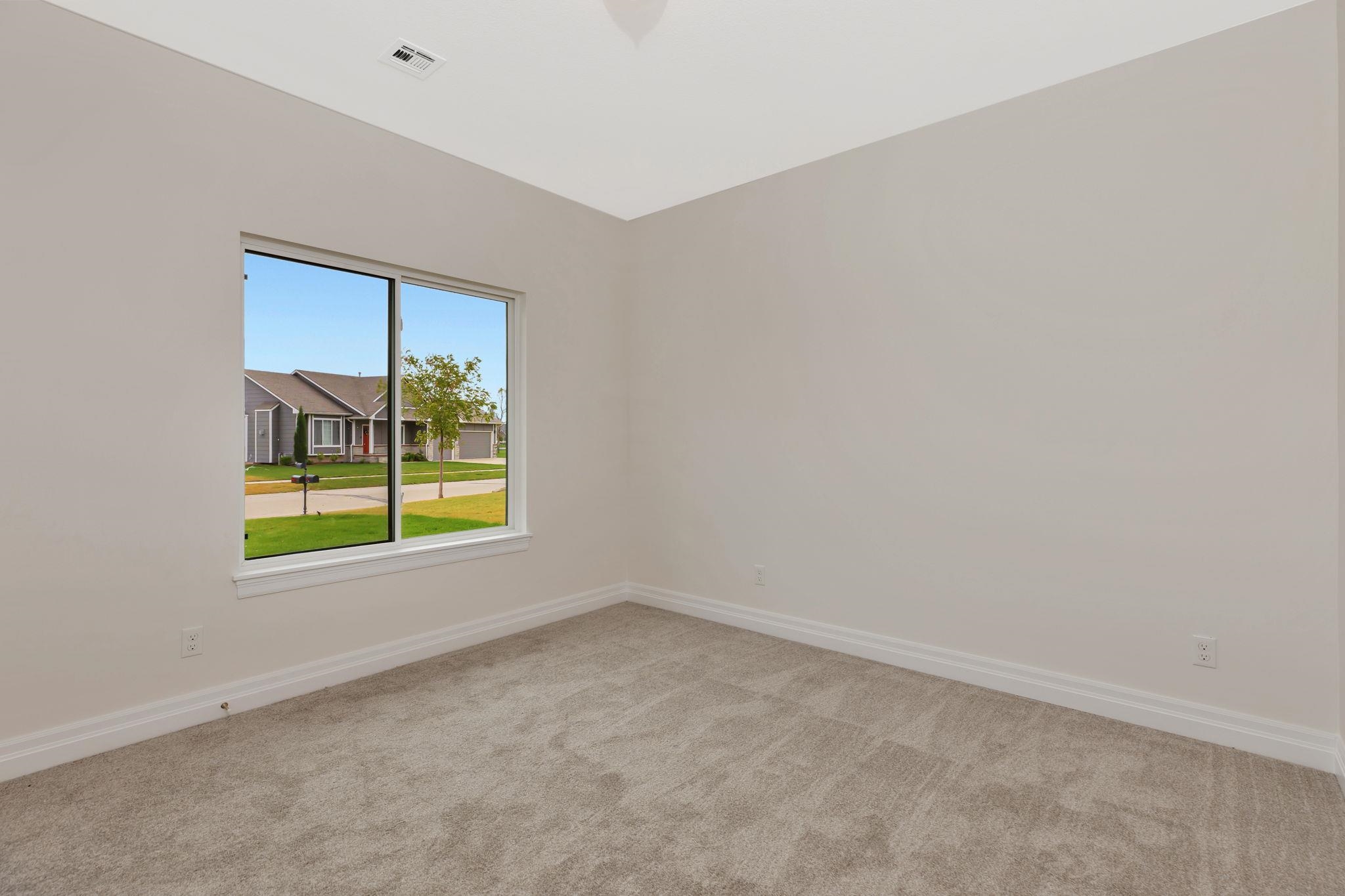 5242 N Colonial Avenue Bel Aire KS 67226