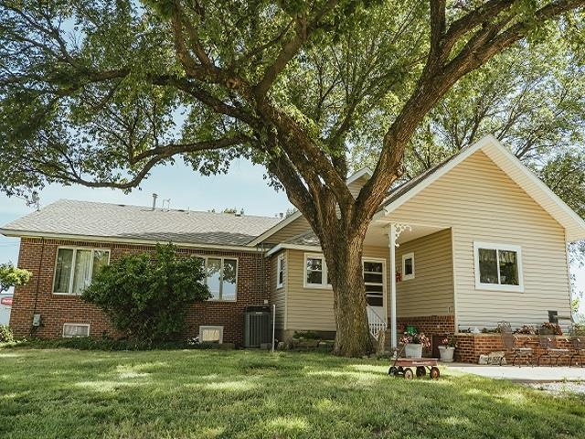 4622 E 9th Avenue Winfield KS 67156