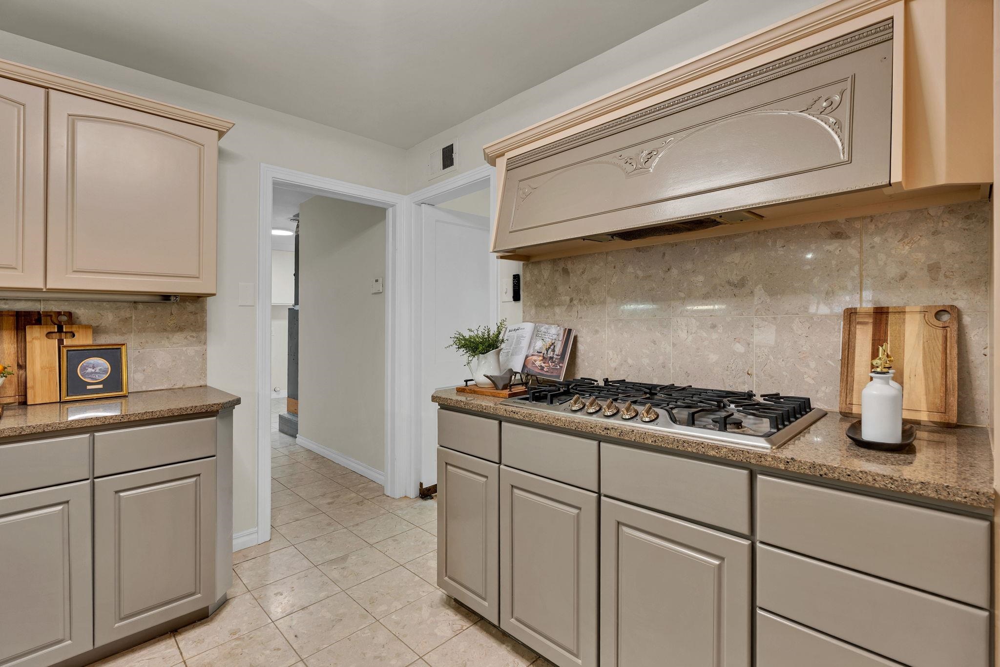 28 S Colonial Court Eastborough KS 67207