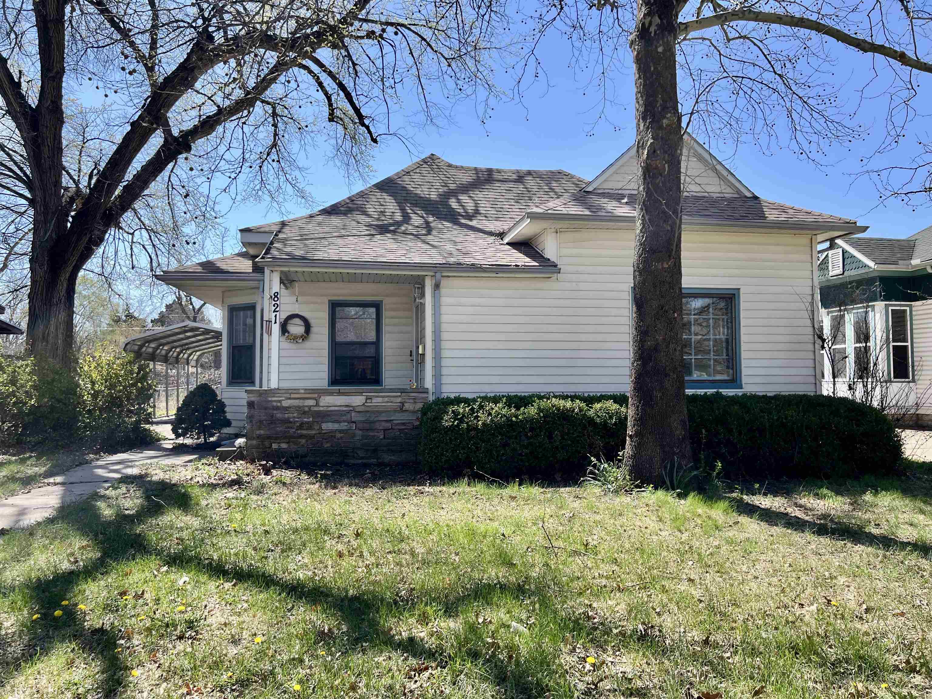 821 E 10th Winfield KS 67005