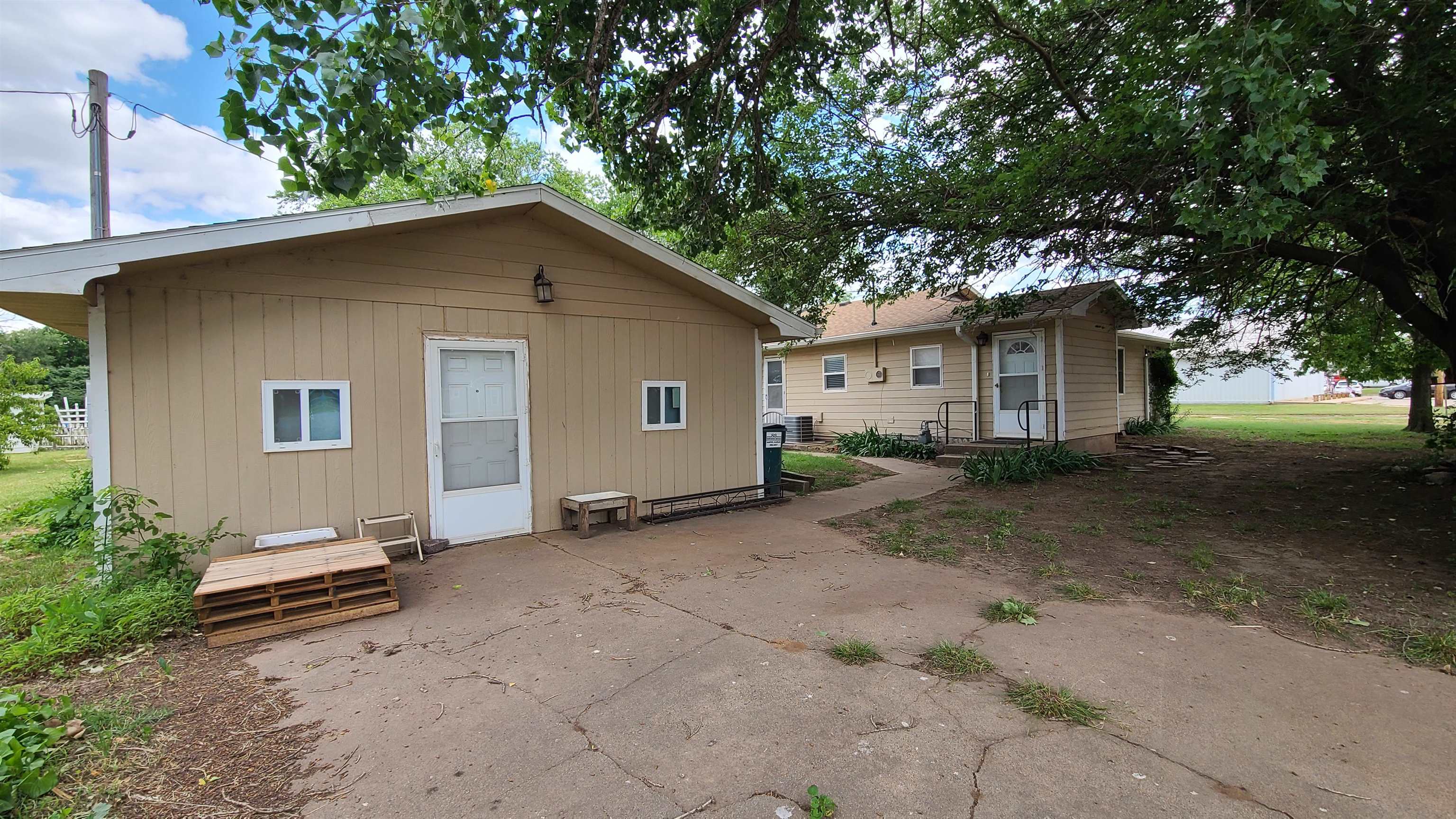 404 E 13th Street Harper KS 67058
