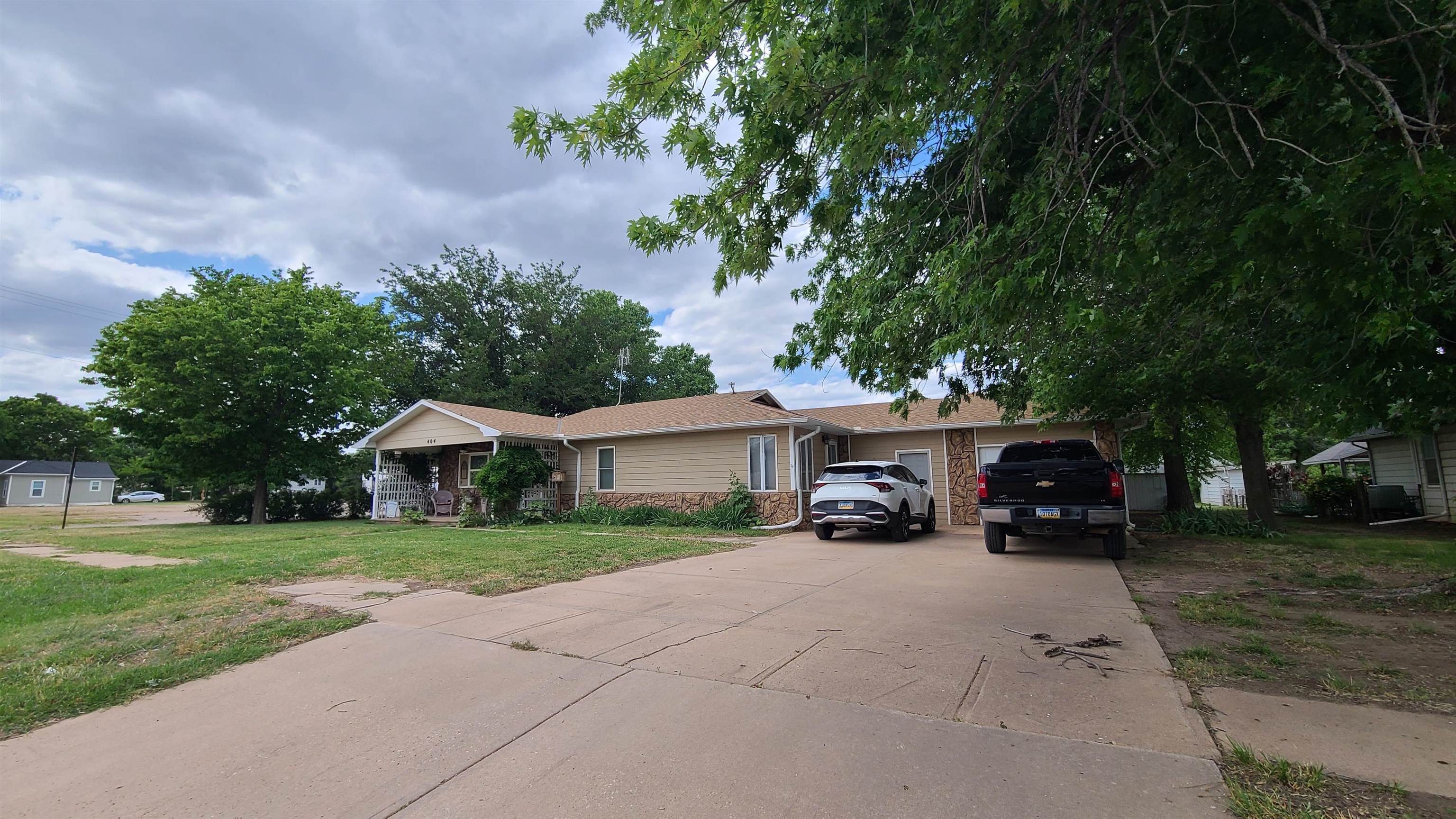 404 E 13th Street Harper KS 67058