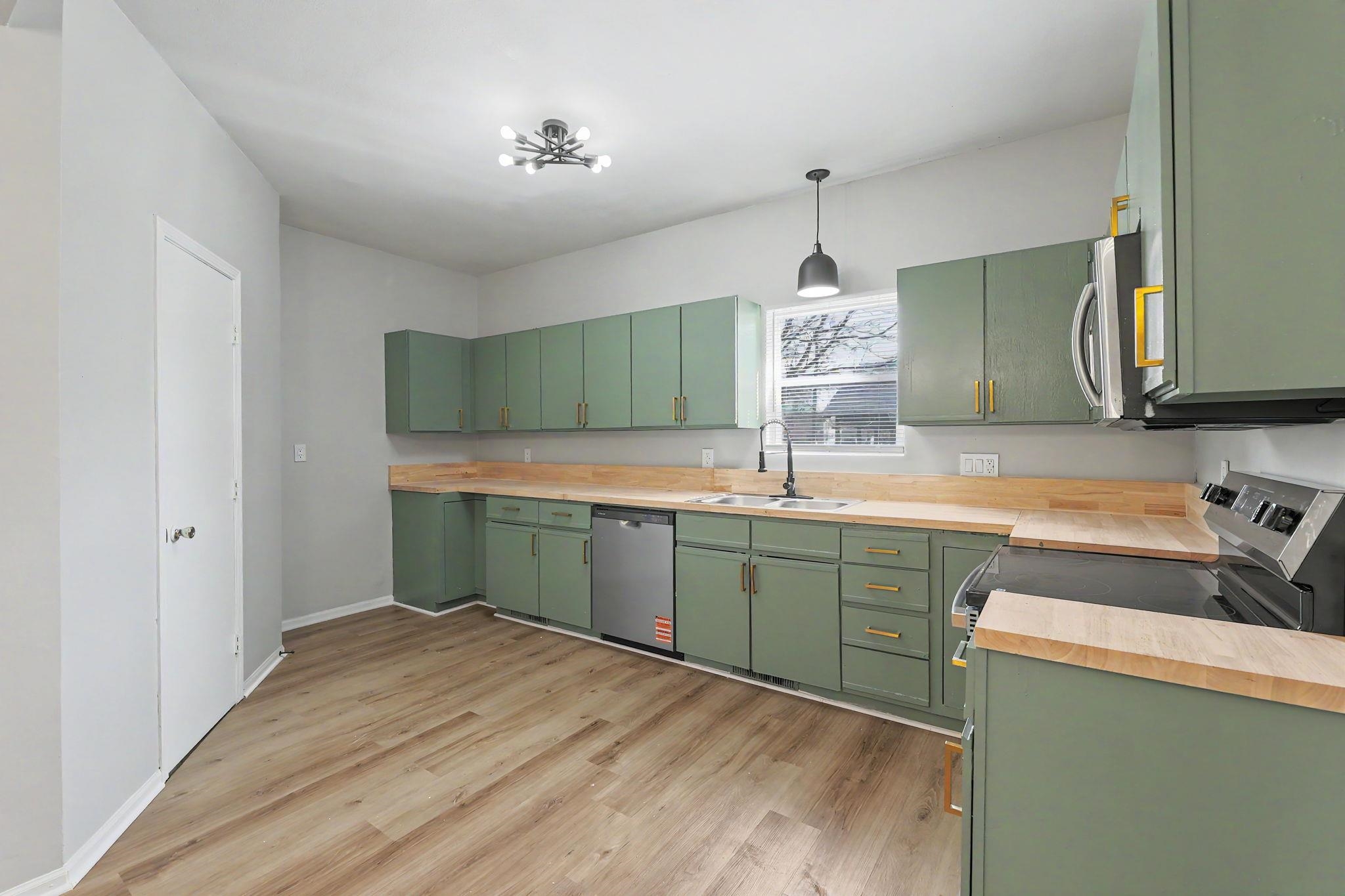 206 Pine Street Halstead KS 67056