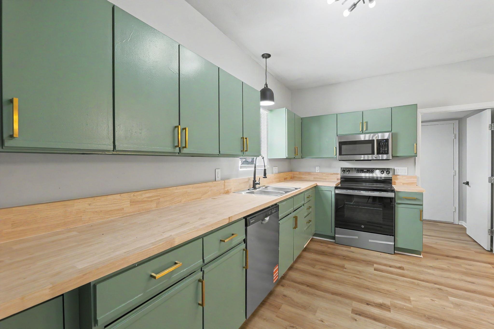206 Pine Street Halstead KS 67056