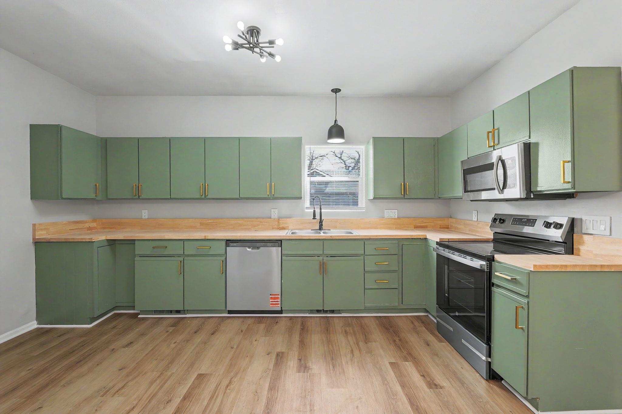 206 Pine Street Halstead KS 67056