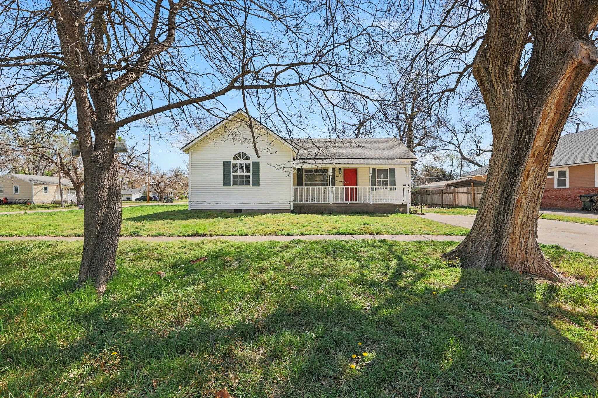 206 Pine Street Halstead KS 67056
