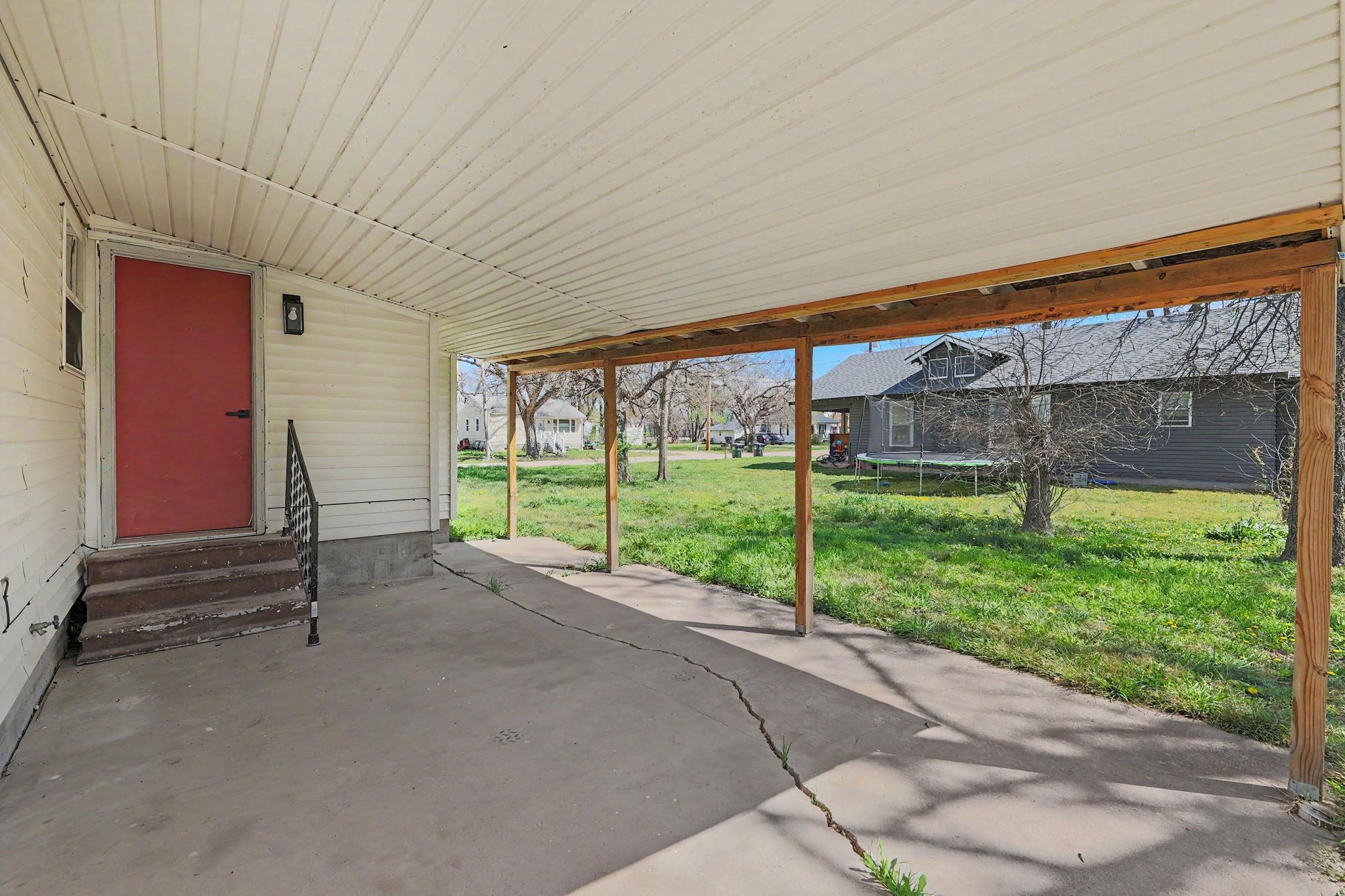 206 Pine Street Halstead KS 67056