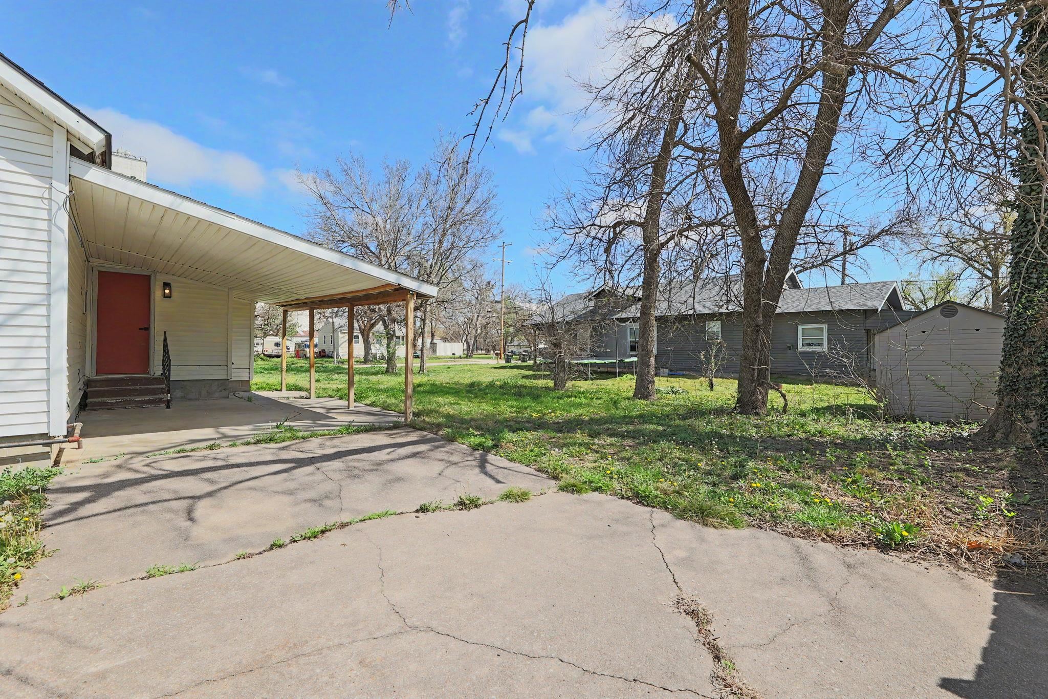 206 Pine Street Halstead KS 67056