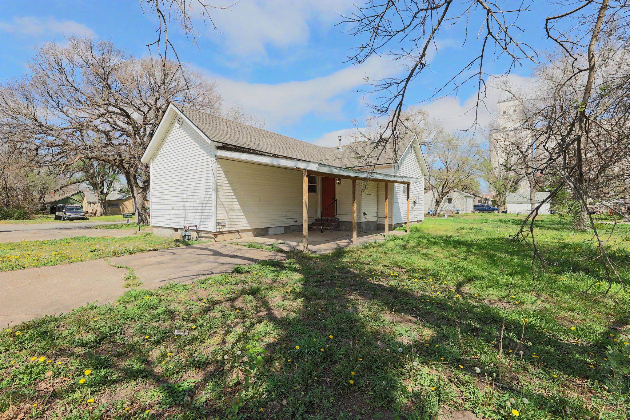 206 Pine Street Halstead KS 67056