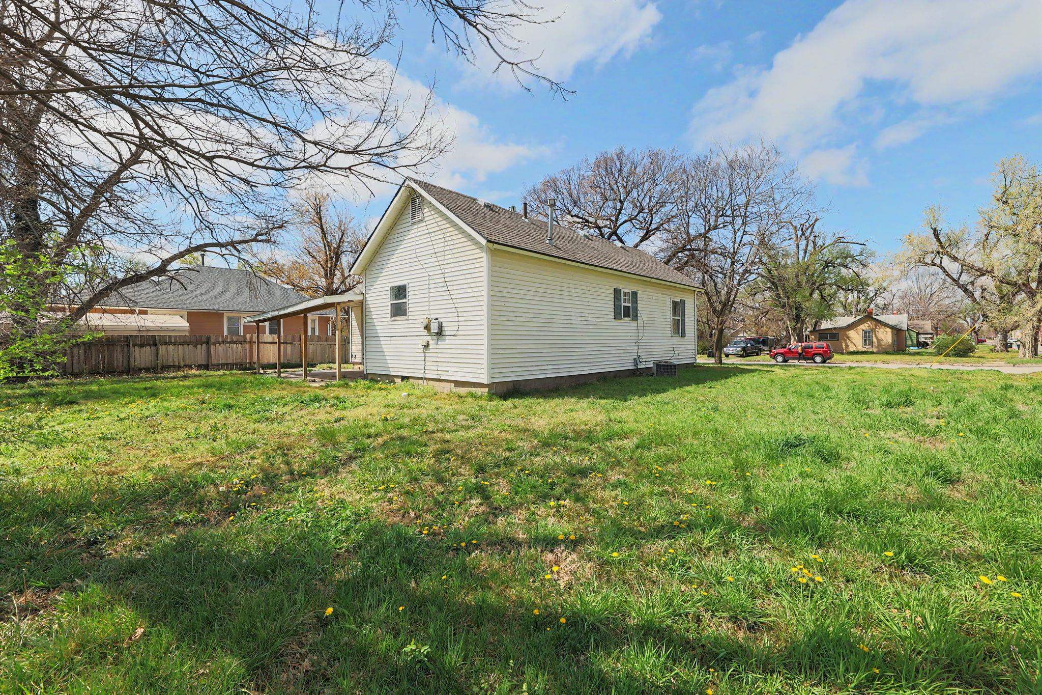 206 Pine Street Halstead KS 67056