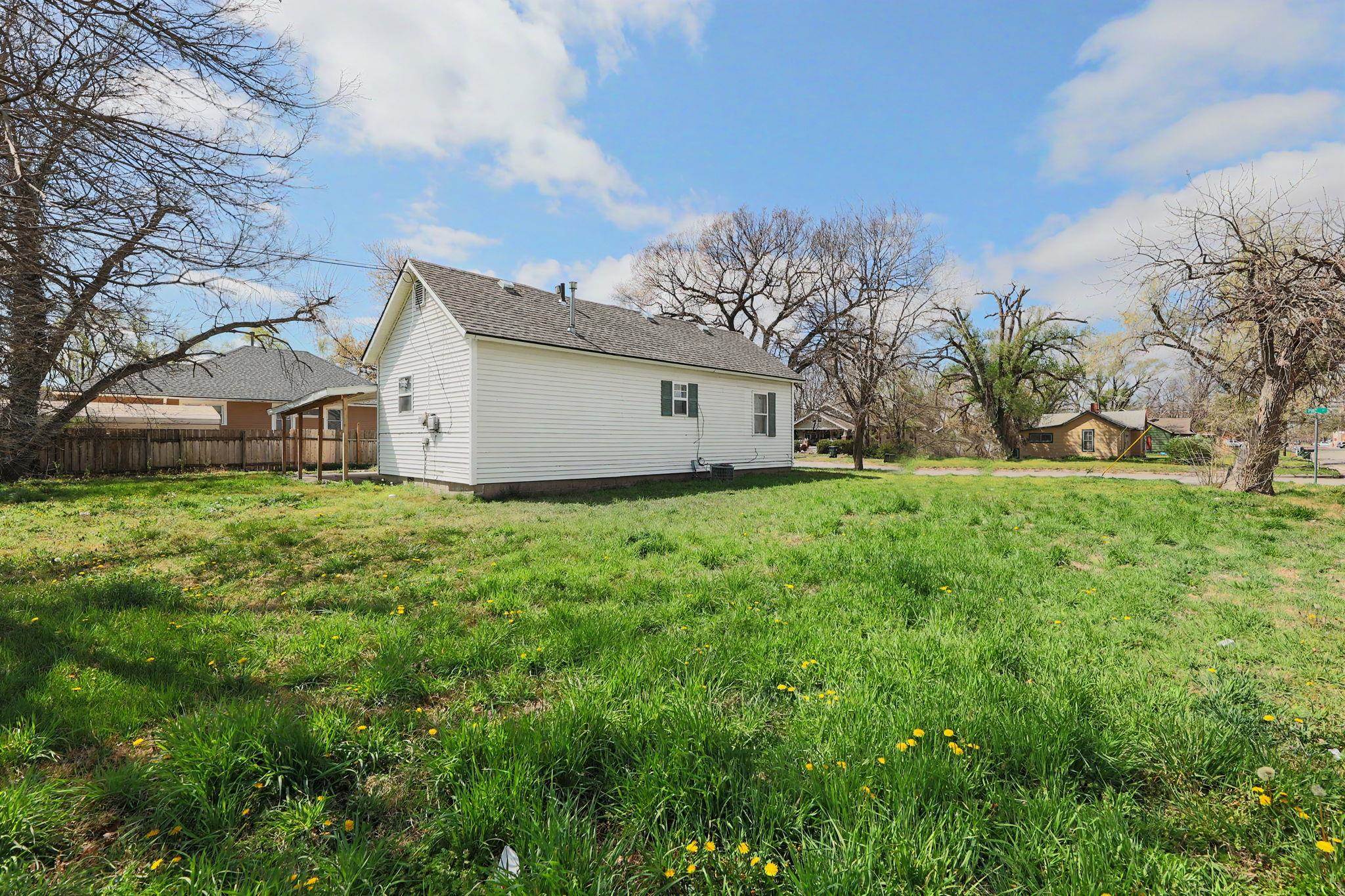 206 Pine Street Halstead KS 67056