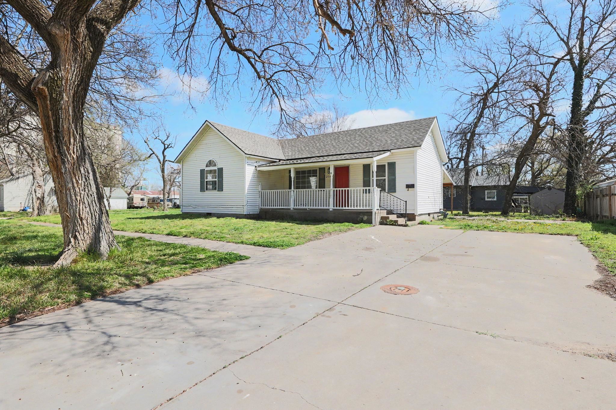 206 Pine Street Halstead KS 67056