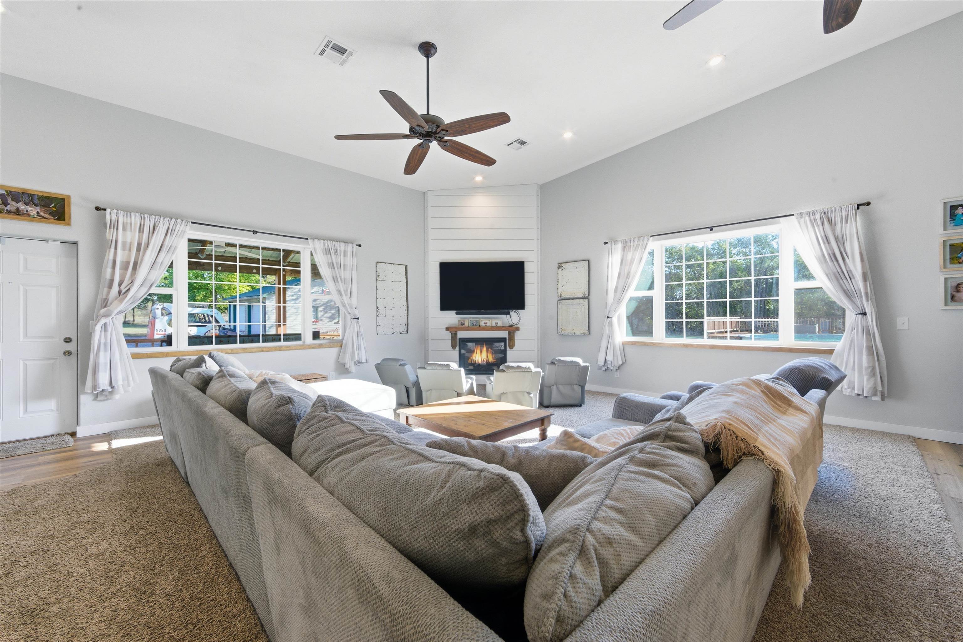 1370 N River Road Mulvane KS 67110